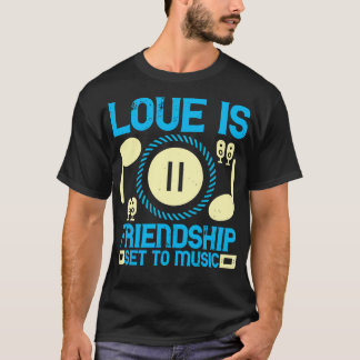 Muziek Liefde is vriendschap ingesteld op muziek T-shirt