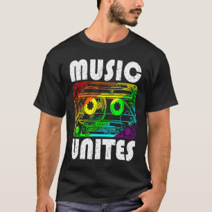 Muziek met cassettes verenigt ons alle 80s 90s Ret T-shirt