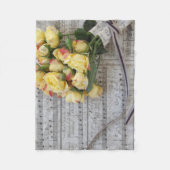 Muziek met oud vel en gele rozen fleece deken (Voorkant)