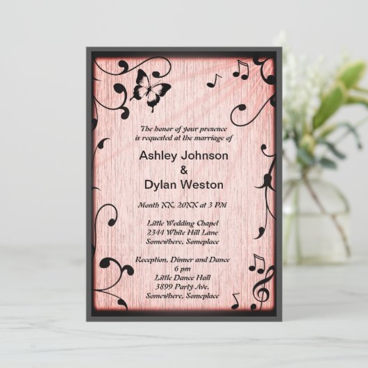Muziek vlinder laat roze rustieke houten bruiloft kaart (Staand voorkant)