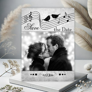 Muziek wordt geacht Foto te hebben opgeslagen op d Save The Date