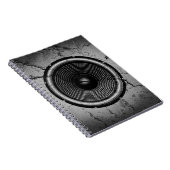 Muziekluidspreker op een gekraakte muur notitieboek (Rechterzijde)