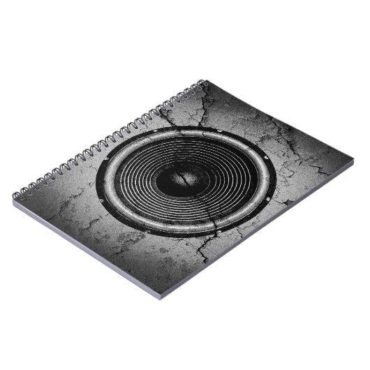 Muziekluidspreker op een gekraakte muur notitieboek (Linkerzijde)