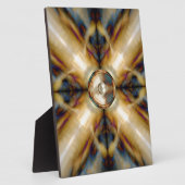 Muziekluidspreker op een gouden achtergrond fotoplaat (Zijkant)