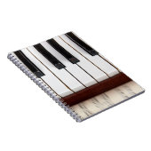 muzieknotities op de achtergrond van een pianoakoe notitieboek (Rechterzijde)