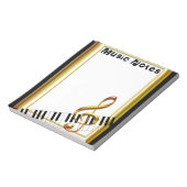 Muzieknotities over pianotoetsenbord notitieblok (Linkerzijde)