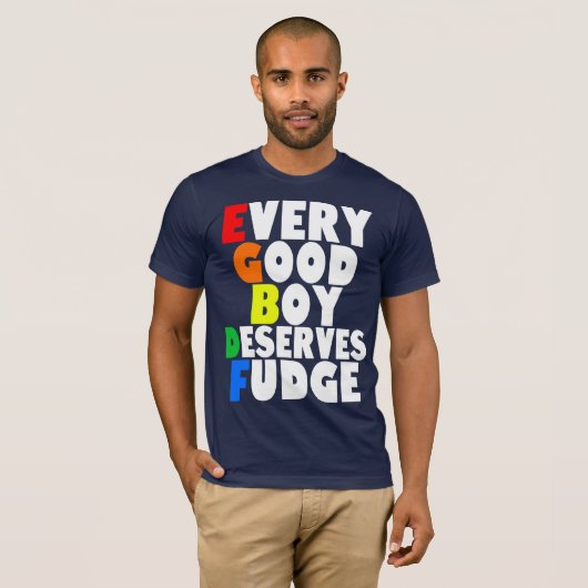Muziekschaal in regenboog t-shirt (Voorkant volledig)