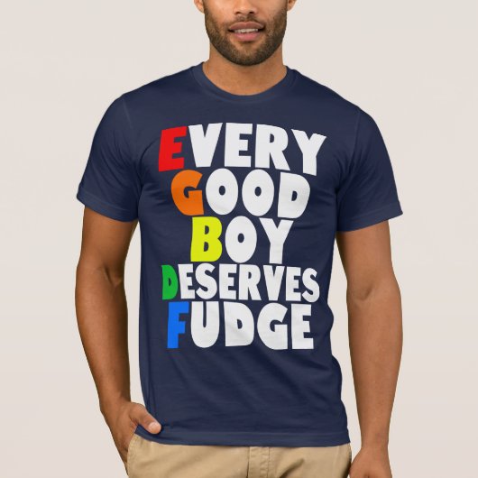 Muziekschaal in regenboog t-shirt (Voorkant)