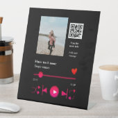 Muziekspeler gepersonaliseerd paar liefde q code t reclamebord met voetstuk (Insitu)