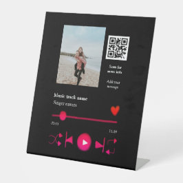 Muziekspeler gepersonaliseerd paar liefde q code t reclamebord met voetstuk