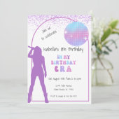 Muziekster in haar verjaardagstijd Uitnodiging (Staand voorkant)
