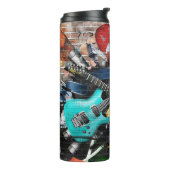 Muzikale collage: kleurrijke ritmische achtergrond thermosbeker (Gedraaid links)