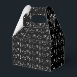 Muzikant met zwarte en witte muzieknots bedankdoosjes<br><div class="desc">Black and White Musical Notes Music Lover Musician Favor Box, ontworpen door Nisha Prabhu CuteHomeGifts. Een fantastisch cadeau voor elke muzikant. Voor muzikanten. Voor alle muziekliefhebbers! Deze stropdas kenmerkt een contrasteerd ontwerp van witte muzieknoten over een zwarte achtergrond. Dit is het perfecte stropdas voor zowel professionals als hobbyisten!</div>