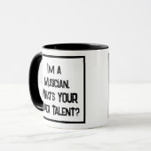 Muzikant Super Talent. Mok met twee toonkoffie (Voorkant links)