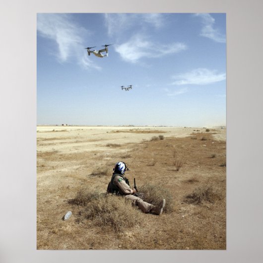 MV-22B Ospreys vliegen boven het Amerikaanse Navy  Poster (Voorkant)