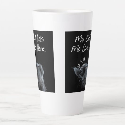 My Cat Lets Me Live Here Latte Mok (Voorkant)