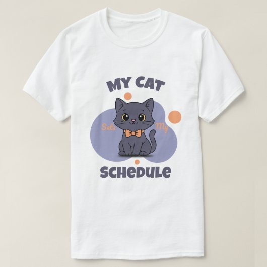 My Cat Sets My Schedule Cute Black Cat Design T-shirt (Design voorkant)