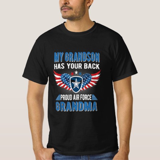 My grandson has your back proud air grandma gift t-shirt (Voorkant)