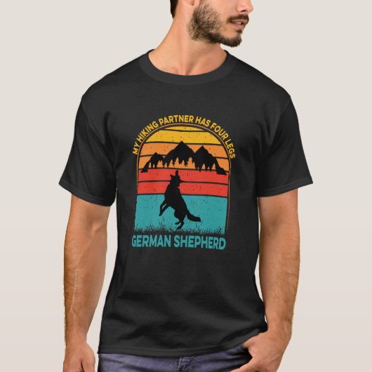 My Hiking Partner Has Four Legs German Shepherd T-shirt (Voorkant)