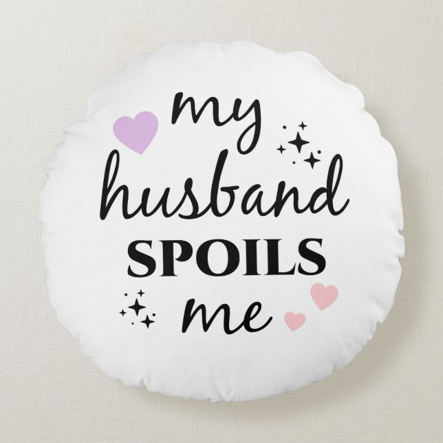 My Husband Spoils Me  Rond Kussen (Voorkant)