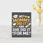 My Mommy Did It Graduation Graduated Mom Proud Chi Kaart (Gele Bloem)