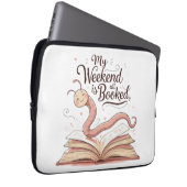 My Weekend Is All Booked | Bookworm Design Laptop Sleeve (Voorkant Rechts)