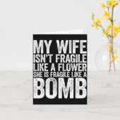 My Wife Isn't Fragile Like A Flower She Is Like A  Kaart (Gele Bloem)