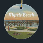 Myrtle Beach South Carolina Gevist Pier Keramisch Ornament<br><div class="desc">Myrtle Beach,  South Carolina vintage afbeelding van een briefkaart van de Ocean Plaza Gevist Pier uit de jaren 1940. De naam Myrtle Beach staat bovenaan in een retro lettertype.</div>