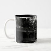 Myrtles Plantation in black and white Tweekleurige Koffiemok (Links)