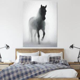 Mysterieus zwart paard komt op uit de mist canvas afdruk