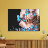 MYSTERIEUZE BEAUTY MET BLAUWE BUTTERFLES CANVAS AFDRUK (Insitu (Woonkamer))