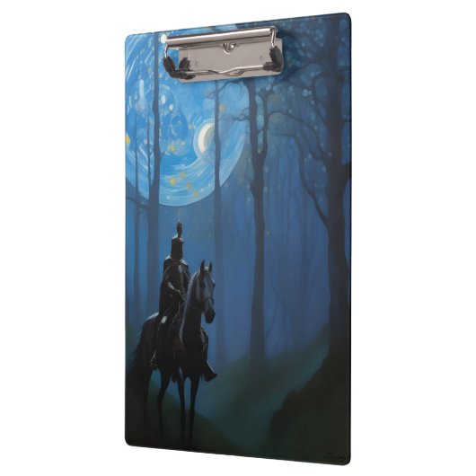 Mysterieuze Black Knight in het Moonlit Bos Klembord (Links)