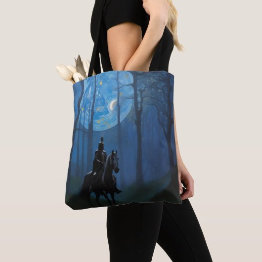 Mysterieuze Black Knight in het Moonlit Bos Tote Bag (Dichtbij)