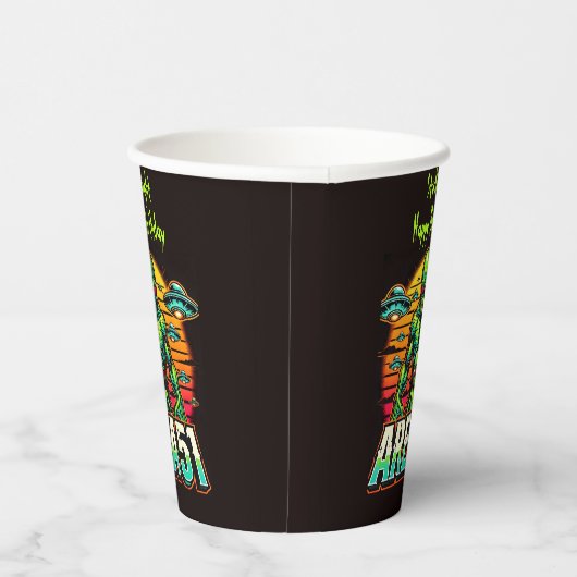 Mysterieuze buitenaardse wezens gloeien in de buur papieren bekers (Rechts)