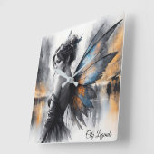 Mysterieuze fee mistige stad gloeiende etherische vierkante klok (Hoek)