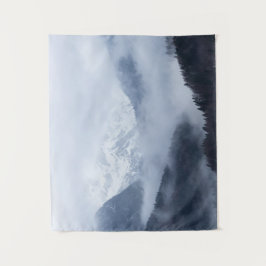 Mysterieuze mist die door lagen bergen rolt wandkleed