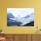 Mysterieuze mist rolt door lagen van heuvels canvas afdruk (Insitu (Woonkamer))