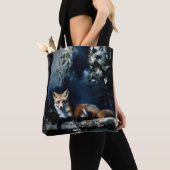 Mysterieuze vos in de Bossen Tote Bag (Dichtbij)