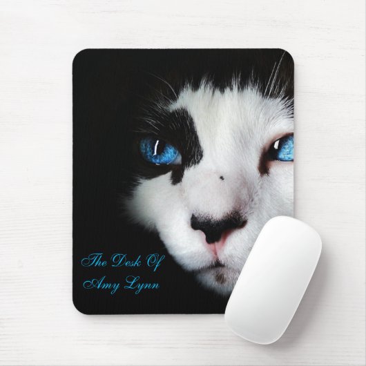 Mysterious Blue Eyed Tuxedo Cat MousePad Muismat (Met muis)