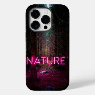Mysterious spruce forest natuur neon magenta-teken Case-Mate iPhone 14 pro hoesje