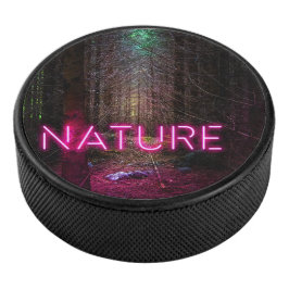 Mysterious spruce forest natuur neon magenta-teken hockey puck
