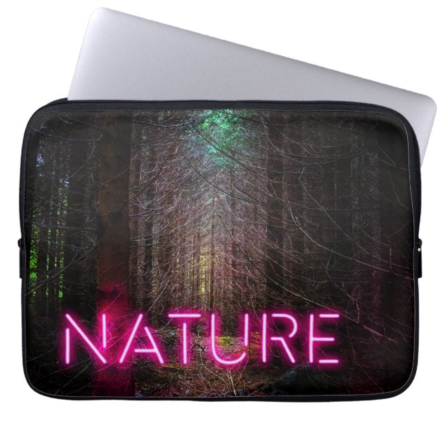 Mysterious spruce forest natuur neon magenta-teken laptop sleeve (Voorkant)