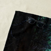 Mysterious spruce forest natuur neon magenta-teken strandlaken (In situ)