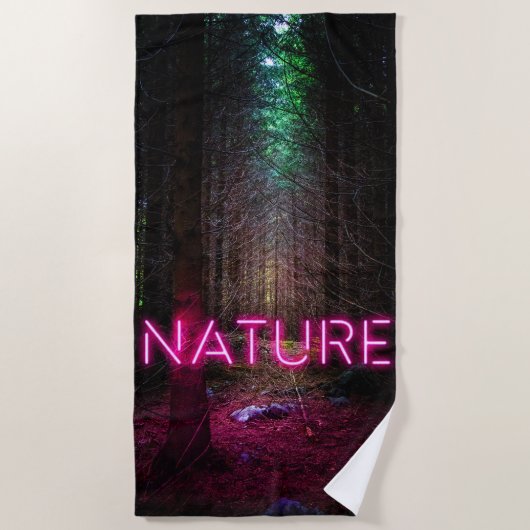 Mysterious spruce forest natuur neon magenta-teken strandlaken (Voorkant)