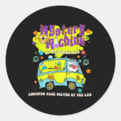 Mystery Machine Of Diagnostics Lab Week 2025 Med L Ronde Sticker (Voorkant)