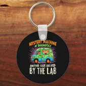 Mystery Machine of Diagnostics Lab Week 2025 T-shi Sleutelhanger (Voorkant)