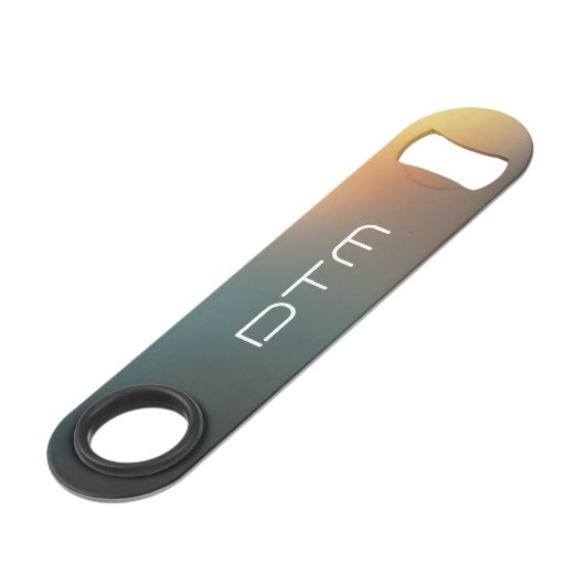 Mystic Custom Monogram Flesopener Speed Flessenopener (Achterkant Gekanteld)