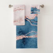 Mystic Elegance | Blauwgroen Blauwe en Roos Gouden Bad Handdoek (Insitu)