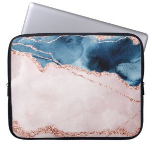 Mystic Elegance   Blauwgroen Blauwe en Roos Gouden Laptop Sleeve