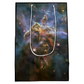 Mystic Mountain in Carina Nebula Hubble Space Medium Cadeauzakje (Achterkant)